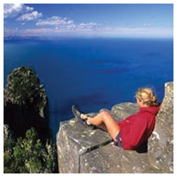 Bushwalks and spectacular scenery at nearby Freycinet